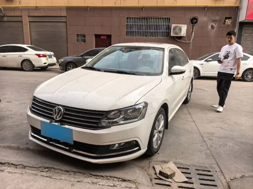 2015 Volkswagen Lavida 1.6L 110HP L4 6AT