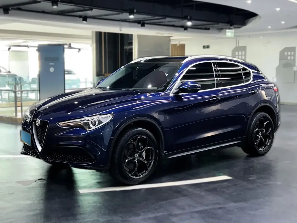 2021 Alfa Romeo Stelvio 2.0T 280HP L4 8AT