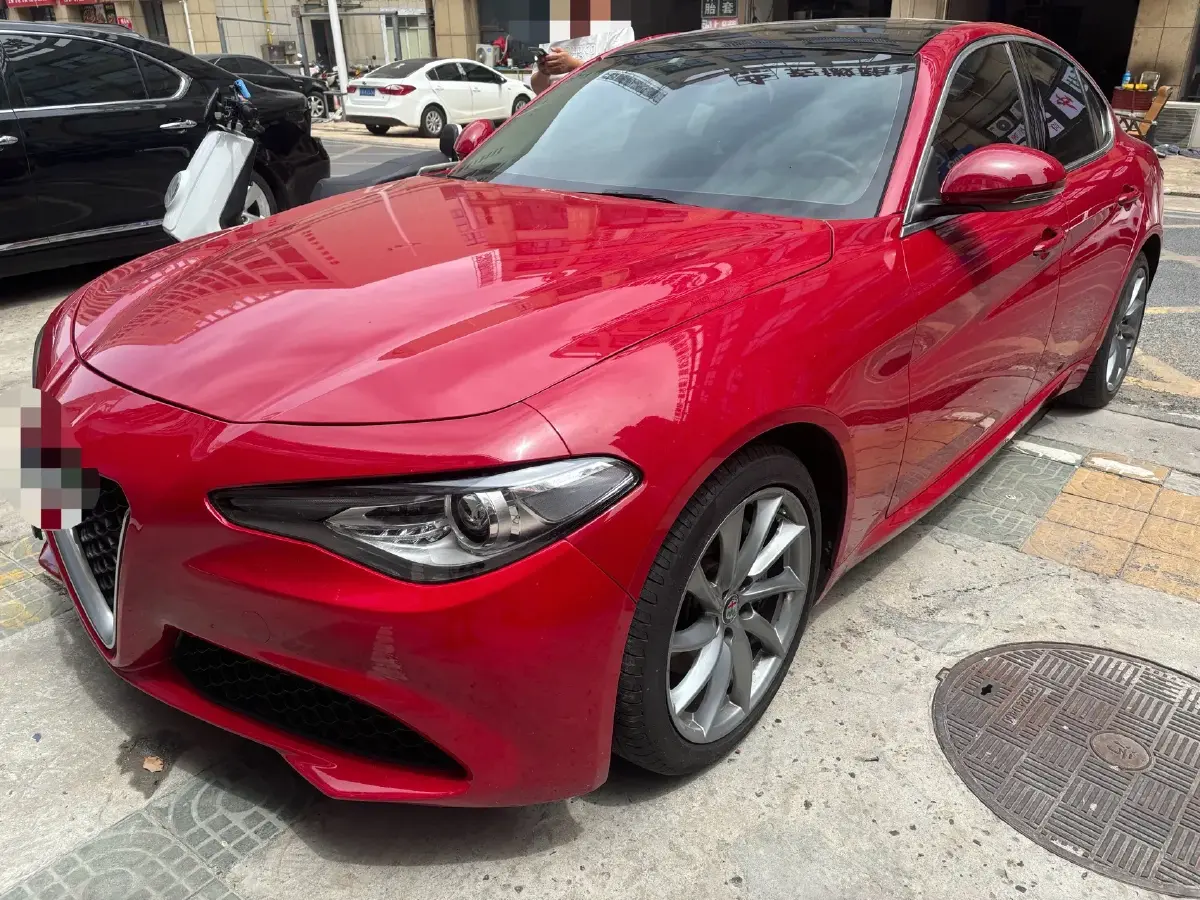 2017 Alfa Romeo Giulia 2.0T 200HP L4 8AT