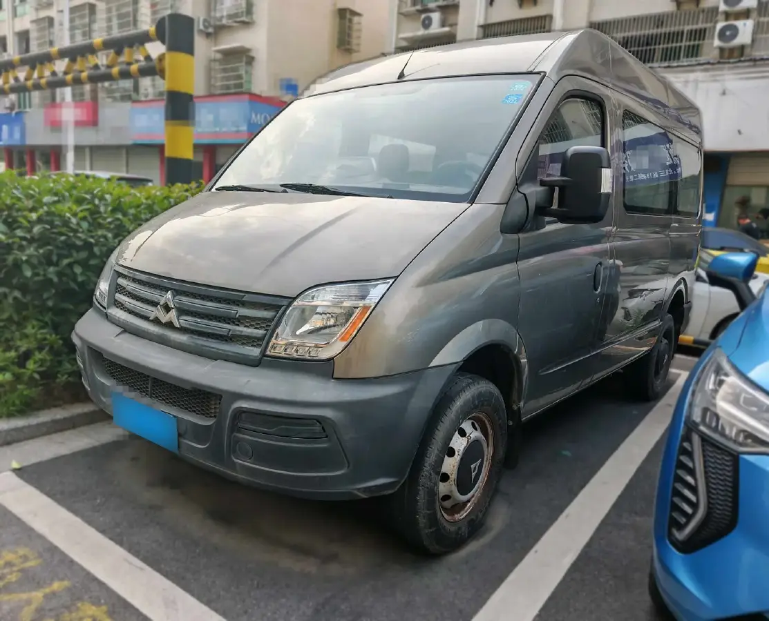 2014 MAXUS XinTu V80 2.5T 136HP L4 5MT