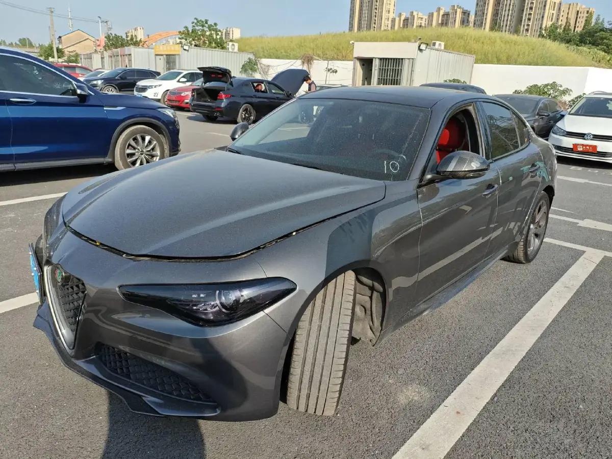 2019 Alfa Romeo Giulia 2.0T 280HP L4 8AT