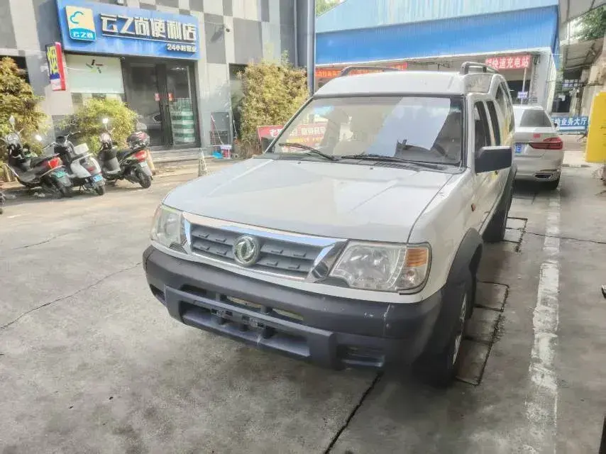 2013 Dongfeng RuiQi MPV 2.4L 139HP L4 5MT