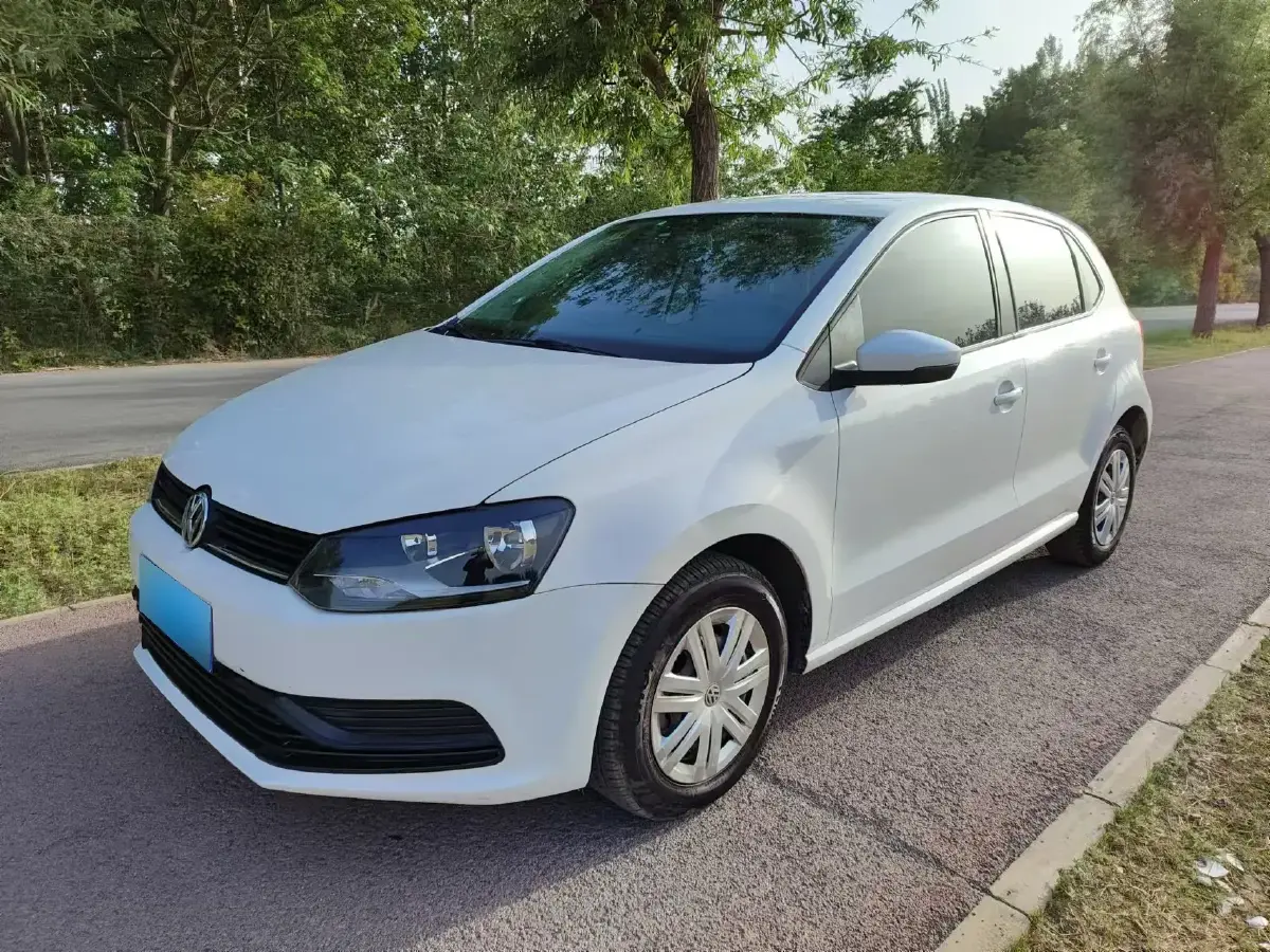 2014 Volkswagen Polo 1.4L 90HP L4 5MT