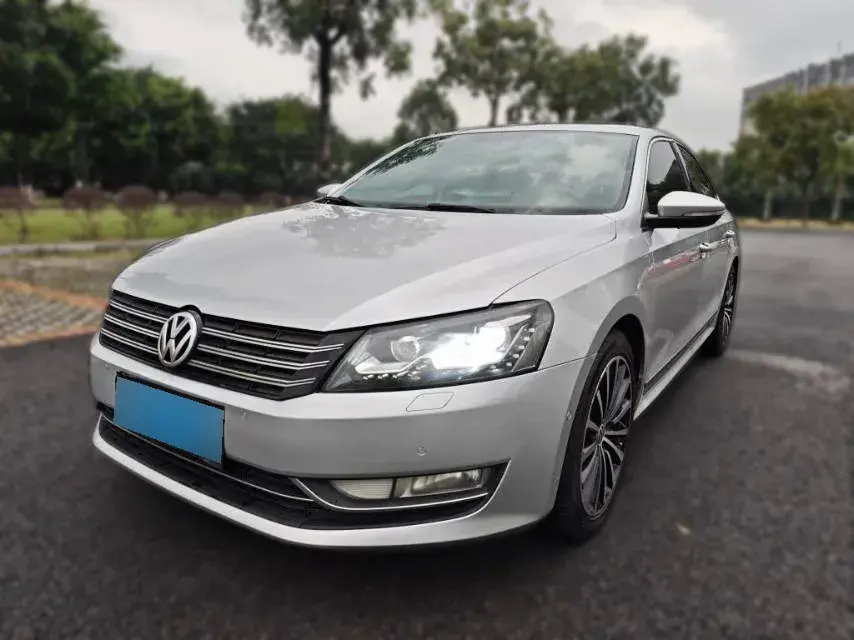2011 Volkswagen Passat 2.0T 200HP L4 6DCT