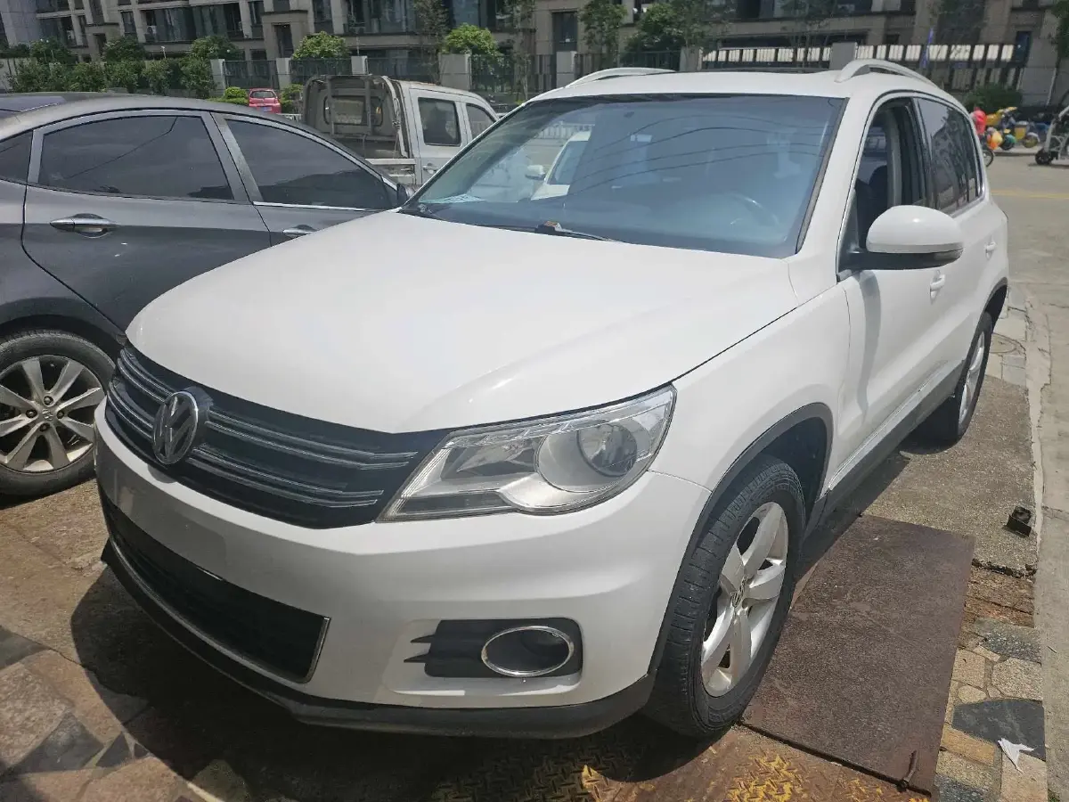 2012 Volkswagen Tiguan 1.8T 160HP L4 6AT