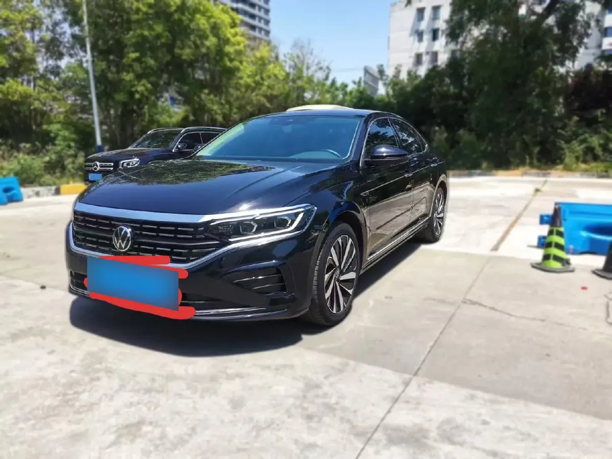 2023 Volkswagen Passat 2.0T 220HP L4 7DCT