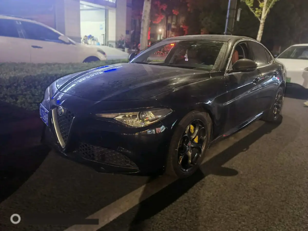 2017 Alfa Romeo Giulia 2.0T 280HP L4 8AT