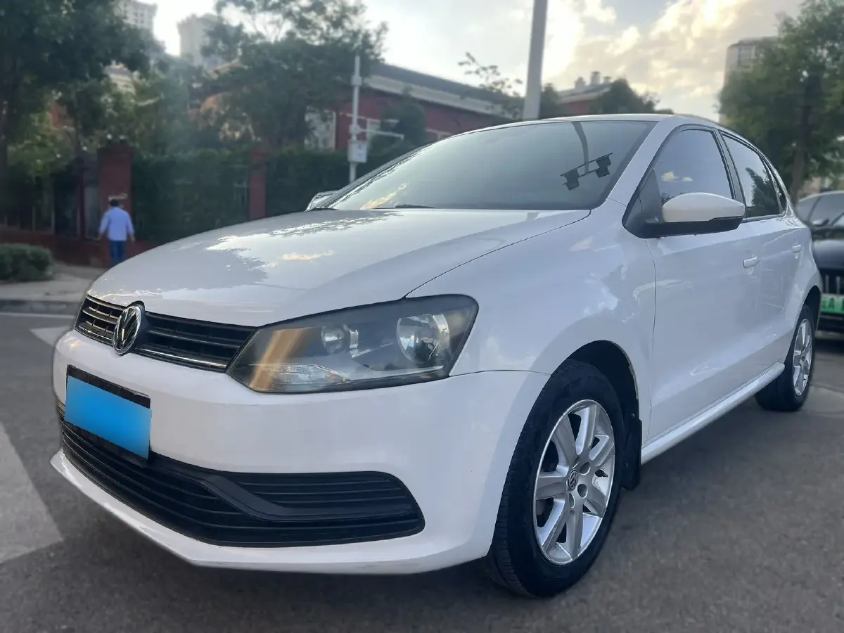 2014 Volkswagen Polo 1.4L 90HP L4 5MT