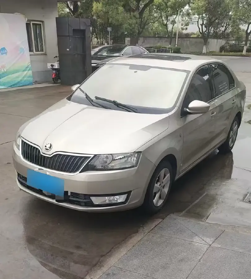 2015 Skoda Rapid 1.4L 90HP L4 5MT