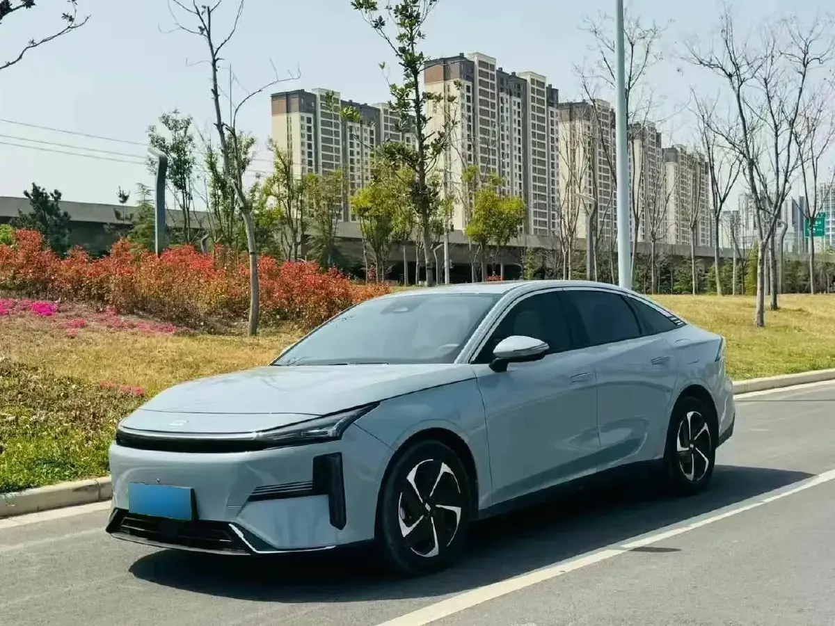 2024 Geely Galaxy L6 1.5T 163HP L4 3DHT PHEV