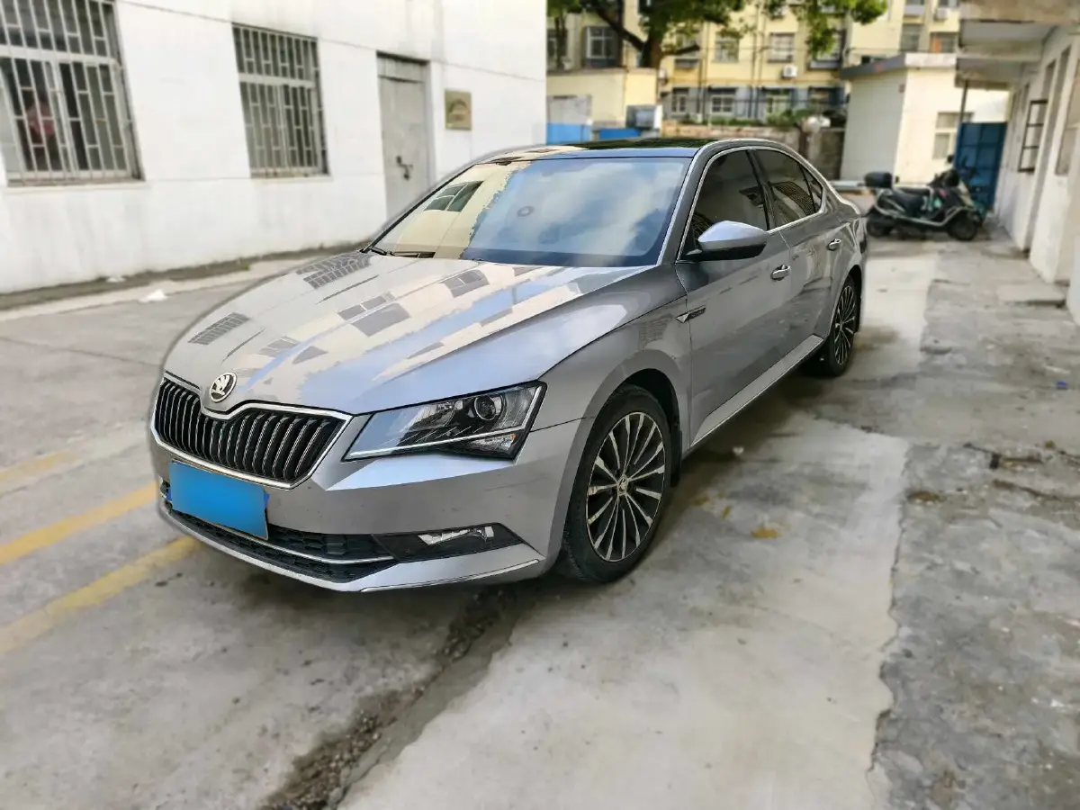 2019 Skoda Superb 2.0T 186HP L4 7DCT