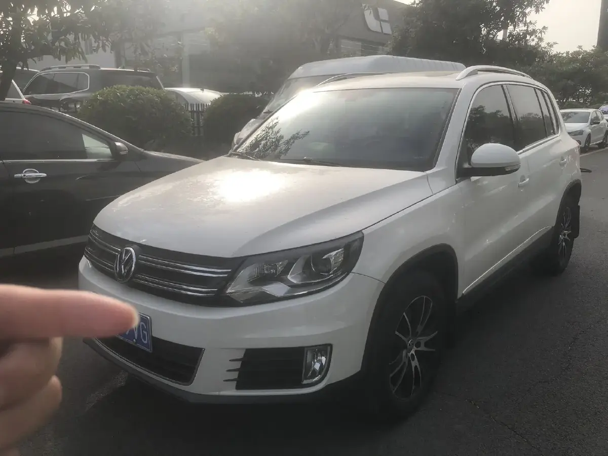 2015 Volkswagen Tiguan 2.0T 200HP L4 6AT