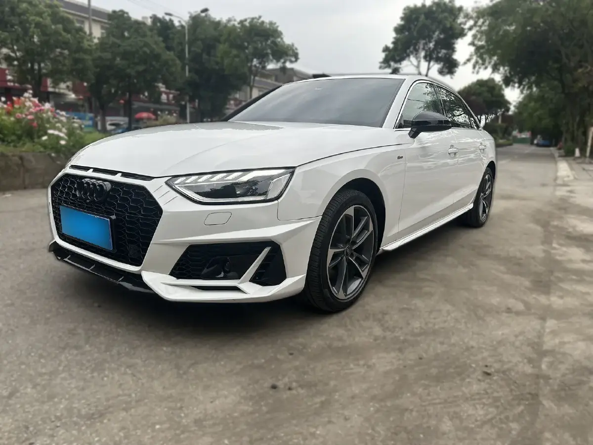 2022 Audi A4L 2.0T 190HP L4 7DCT