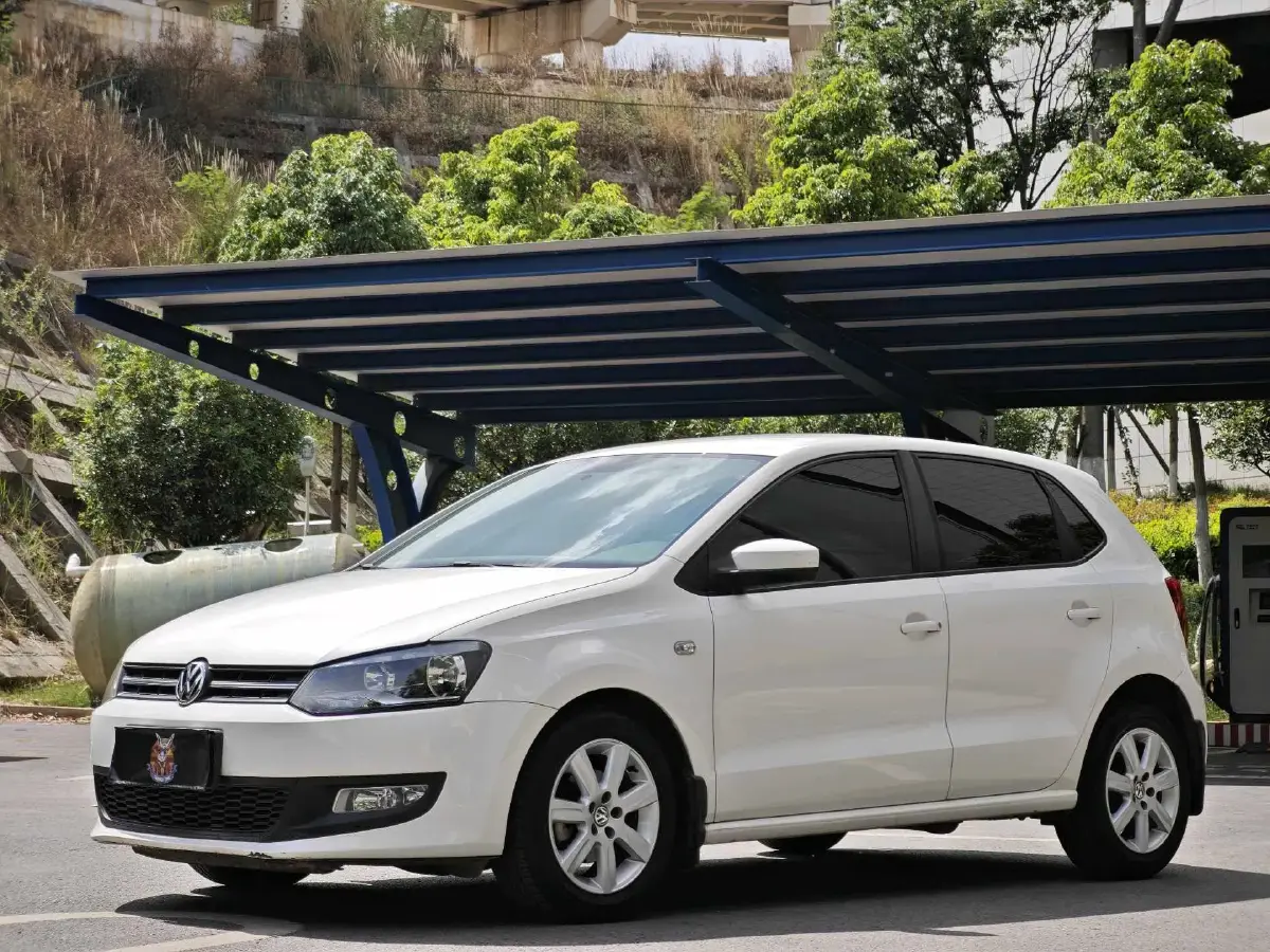 2013 Volkswagen Polo 1.4L 86HP L4 5MT