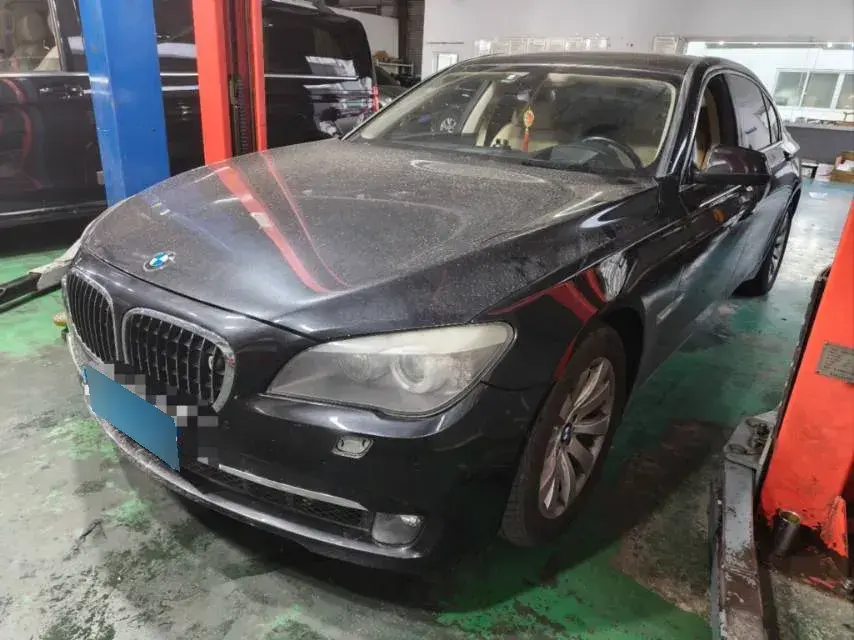 2009 BMW 7 Series 3.0T 326HP L6 6AT