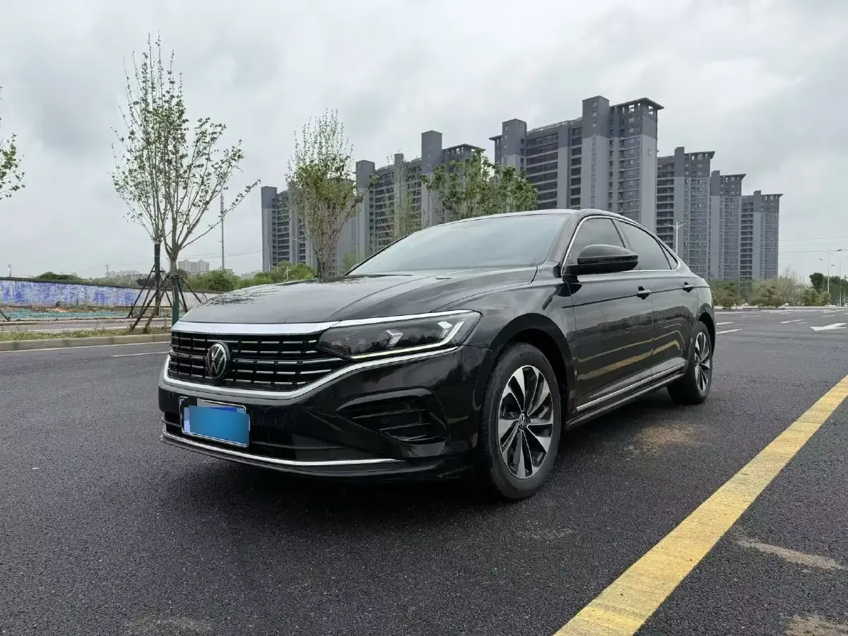 2023 Volkswagen Passat 2.0T 186HP L4 7DCT