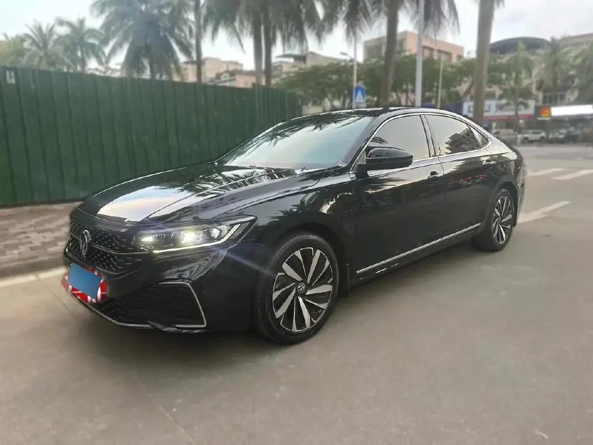 2023 Volkswagen Passat 2.0T 186HP L4 7DCT