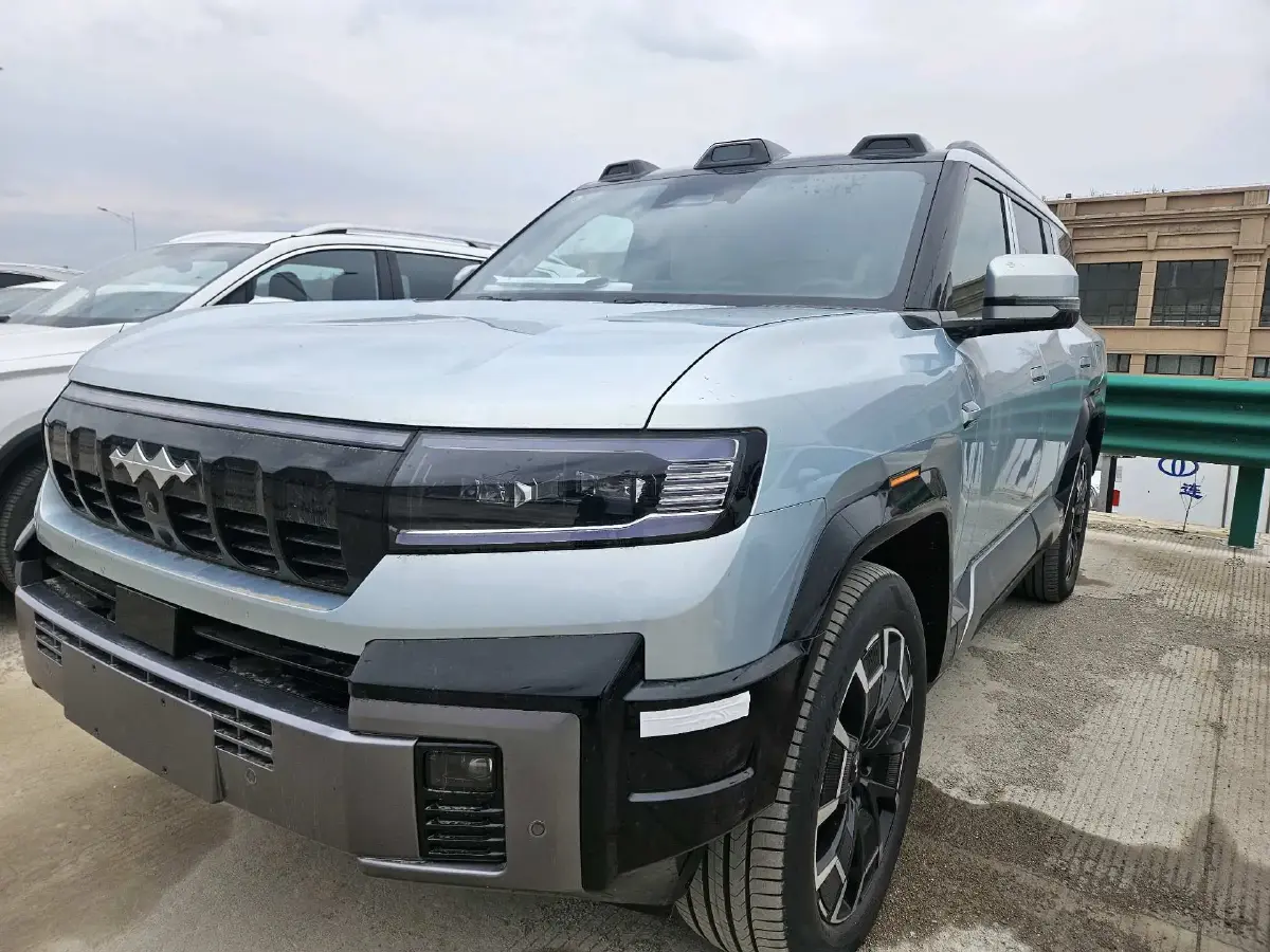 2025 FangChengBao Bao 8 2.0T 245HP L4 E-CVT PHEV 36.8KWH