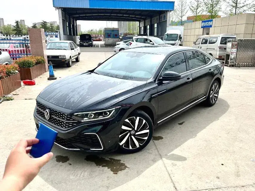 2023 Volkswagen Passat 2.0T 186HP L4 7DCT