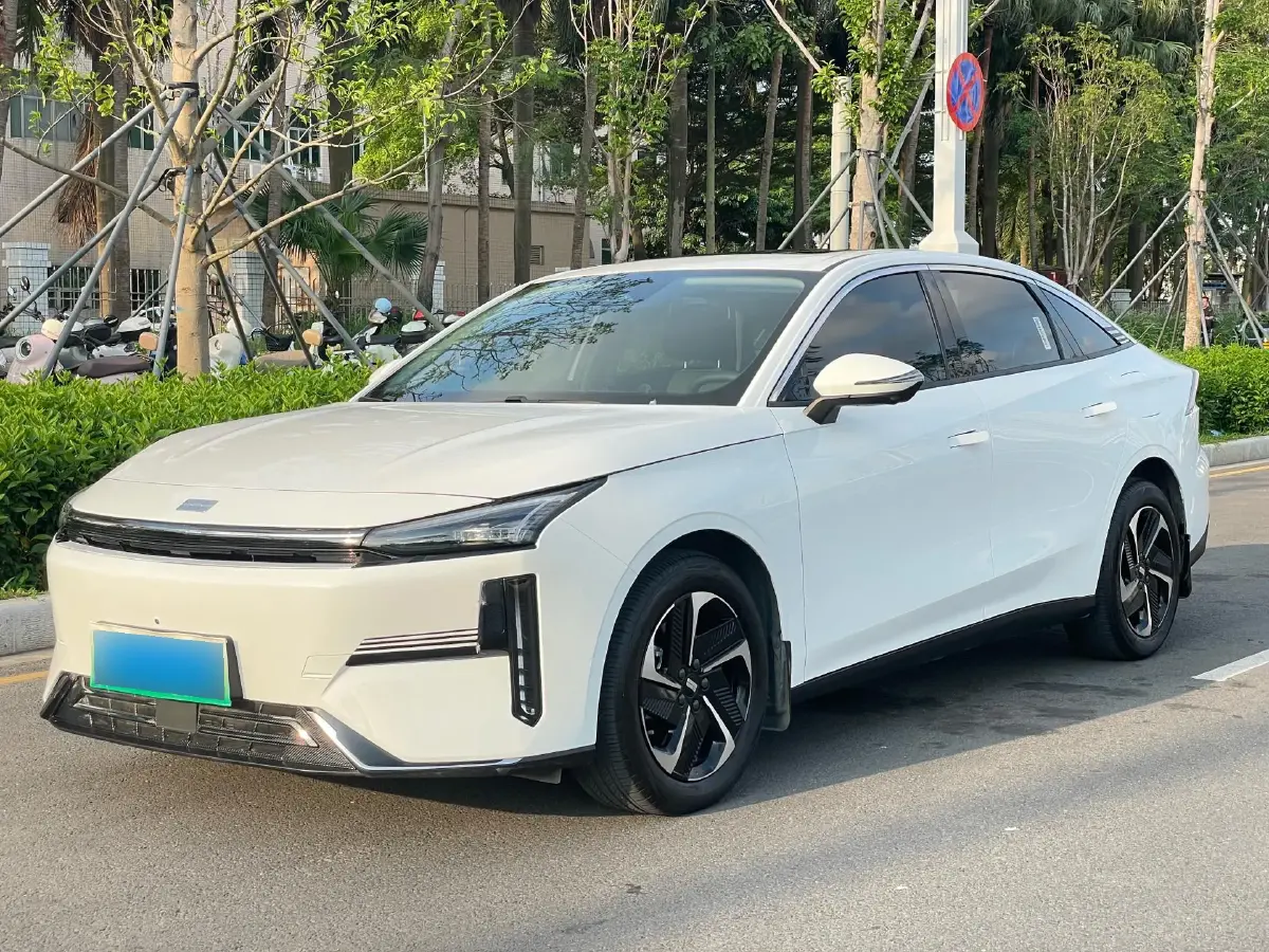 2024 Geely Galaxy L6 1.5T 163HP L4 3DHT PHEV