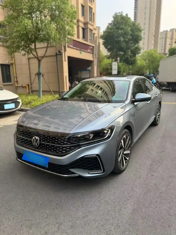 2022 Volkswagen Passat 2.0T 186HP L4 7DCT