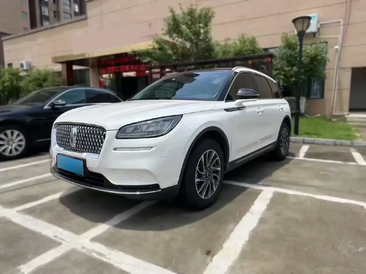 2023 Lincoln Corsair 2.0T 261HP L4 8AT