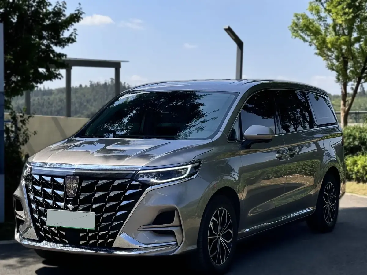 2025 Roewe iMAX8 1.5T 150HP L4 1DHT PHEV 24.7KWH