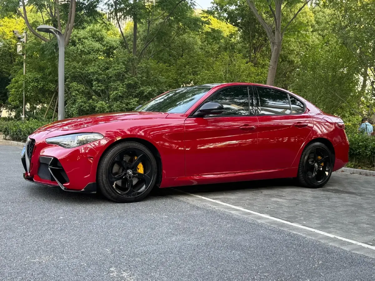 2020 Alfa Romeo Giulia 2.0T 280HP L4 8AT