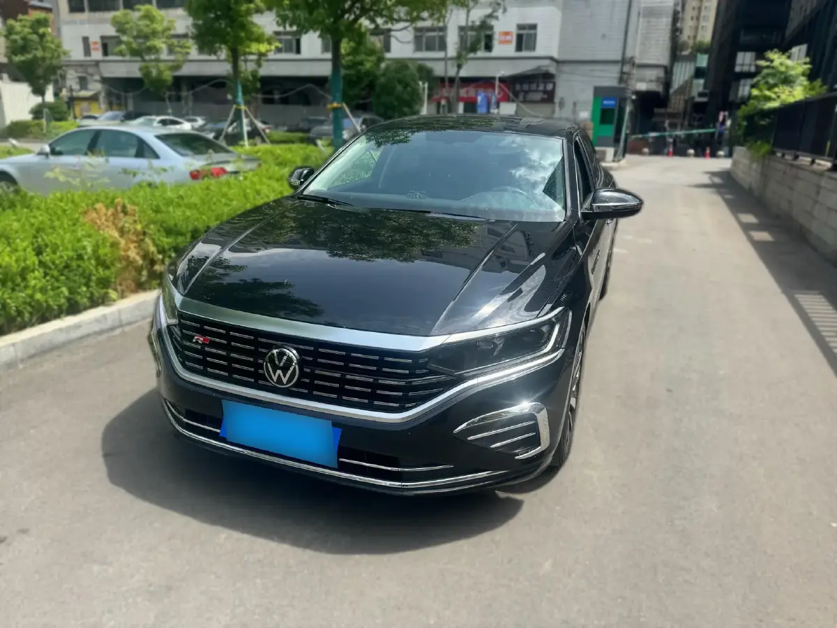 2024 Volkswagen Passat 2.0T 186HP L4 7DCT