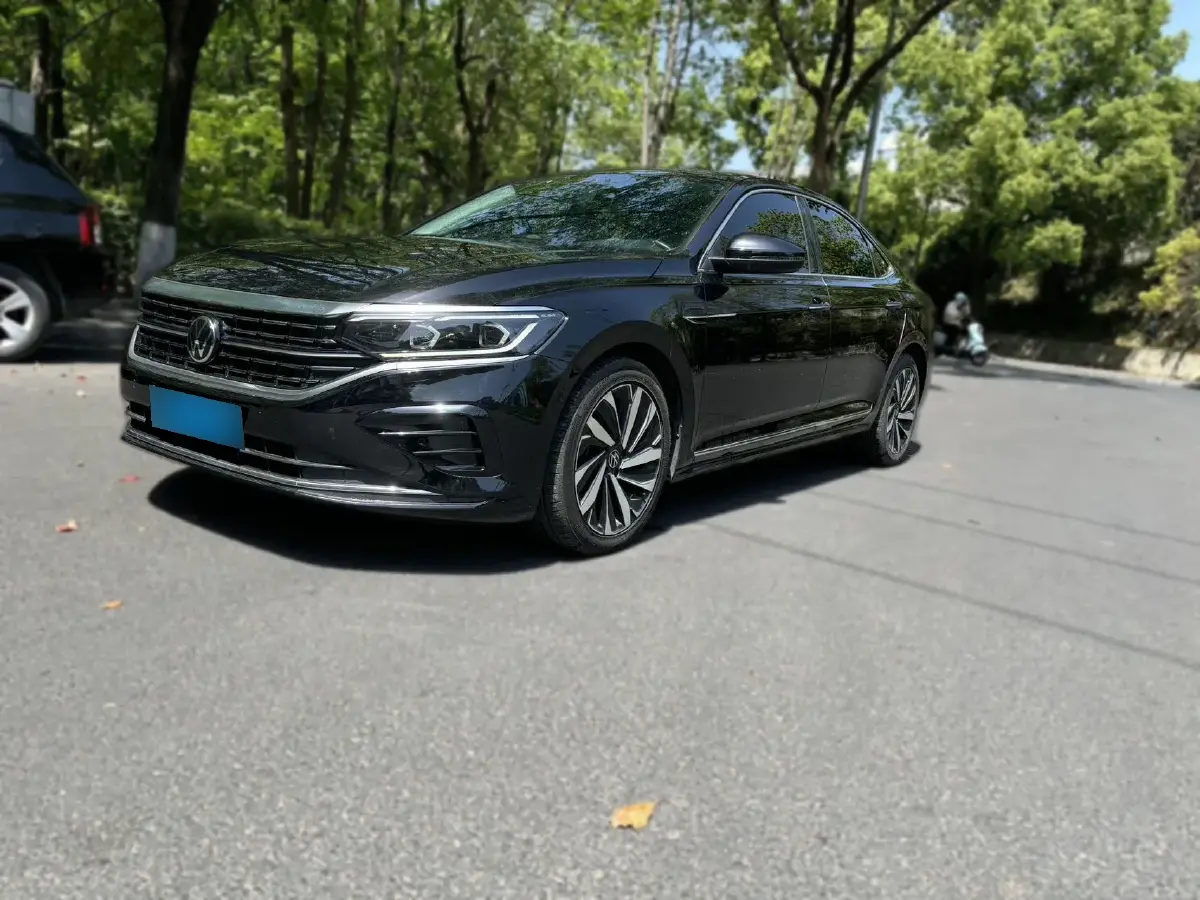 2022 Volkswagen Passat 2.0T 186HP L4 7DCT