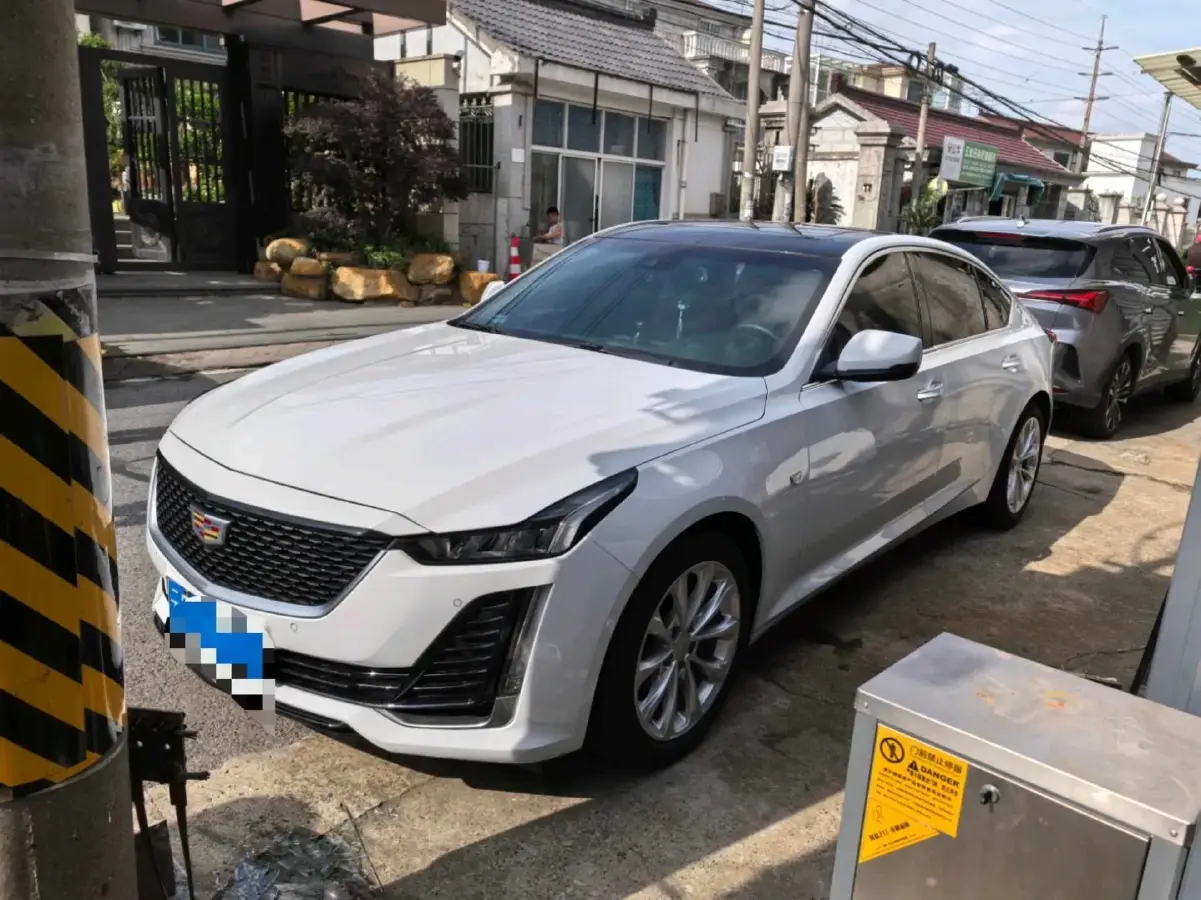 2022 Cadillac CT5 2.0T 237HP L4 10AT