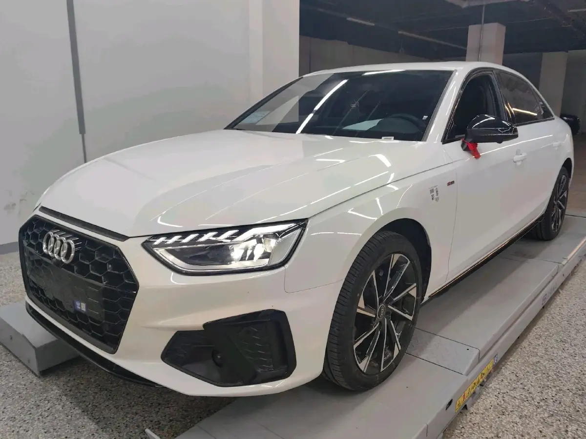 2023 Audi A4L 2.0T 190HP L4 7DCT