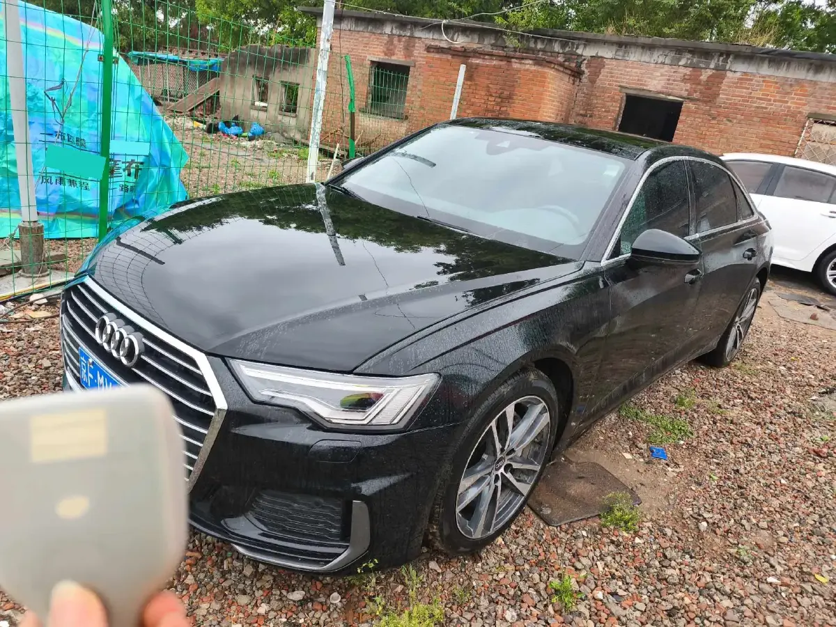 2022 Audi A6L 2.0T 190HP L4 7DCT