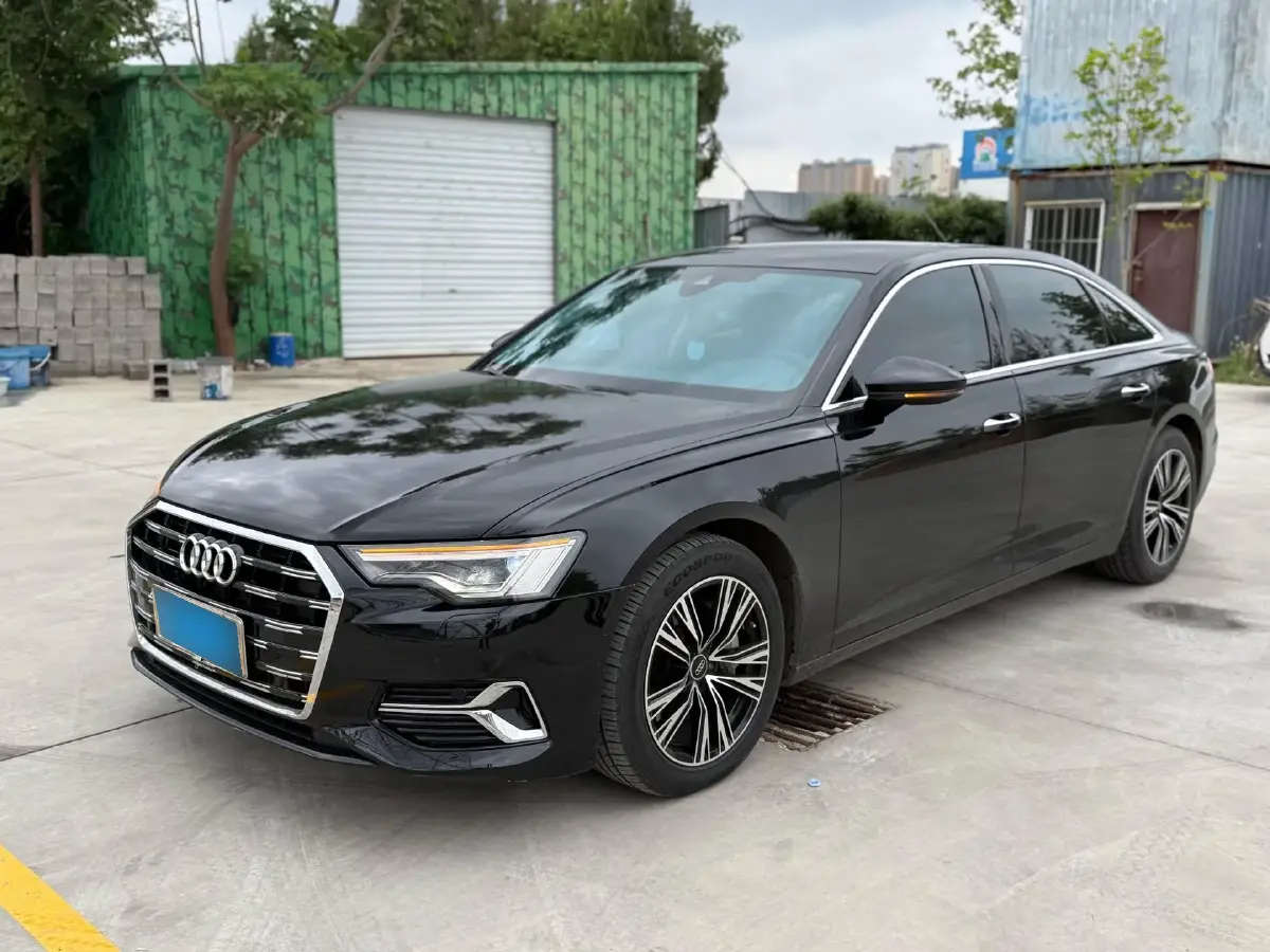 2022 Audi A6L 2.0T 190HP L4 7DCT