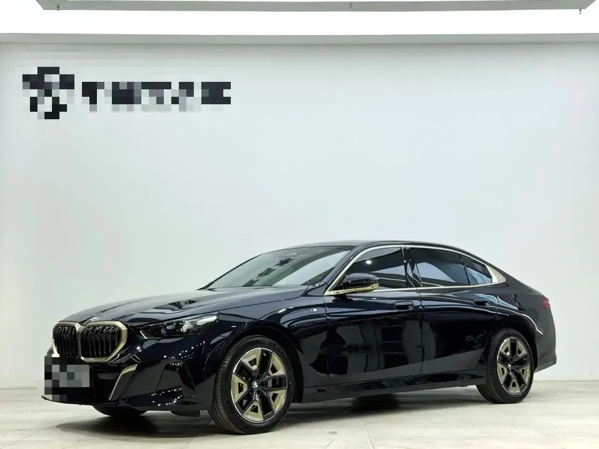 2024 BMW 5 Series 2.0T 258HP L4 8AT