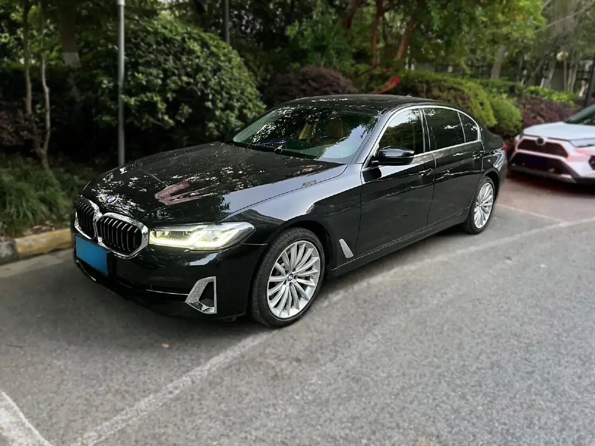 2022 BMW 5 Series 2.0T 252HP L4 8AT