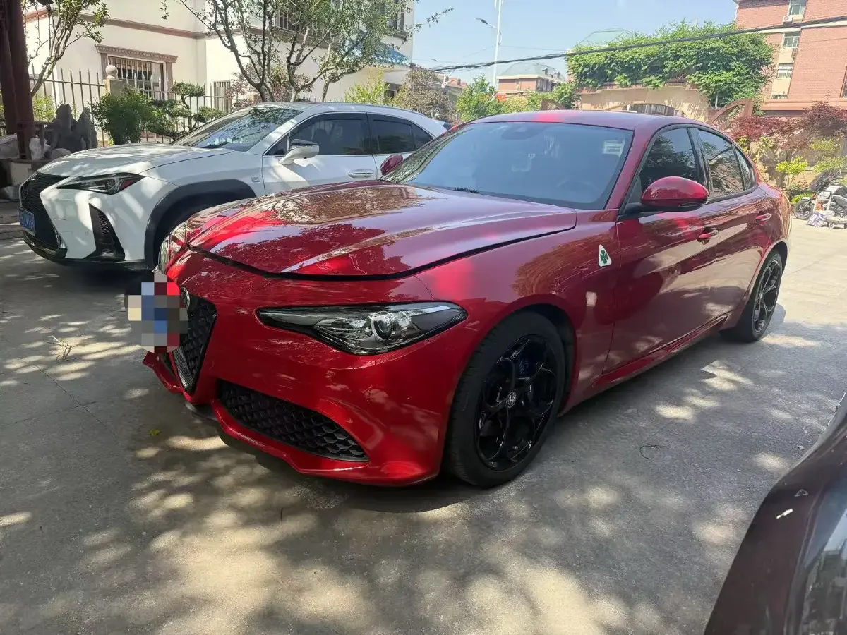 2022 Alfa Romeo Giulia 2.0T 280HP L4 8AT
