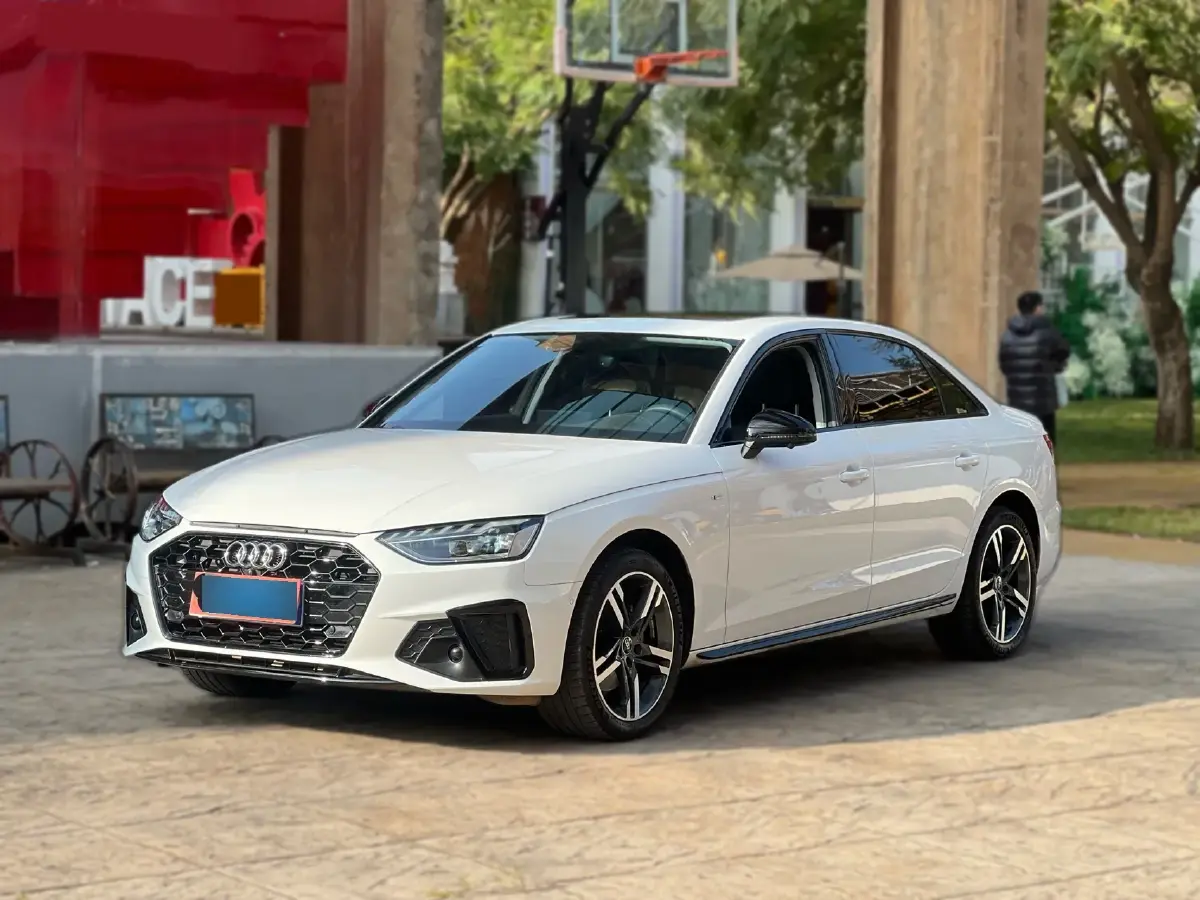 2022 Audi A4L 2.0T 190HP L4 7DCT
