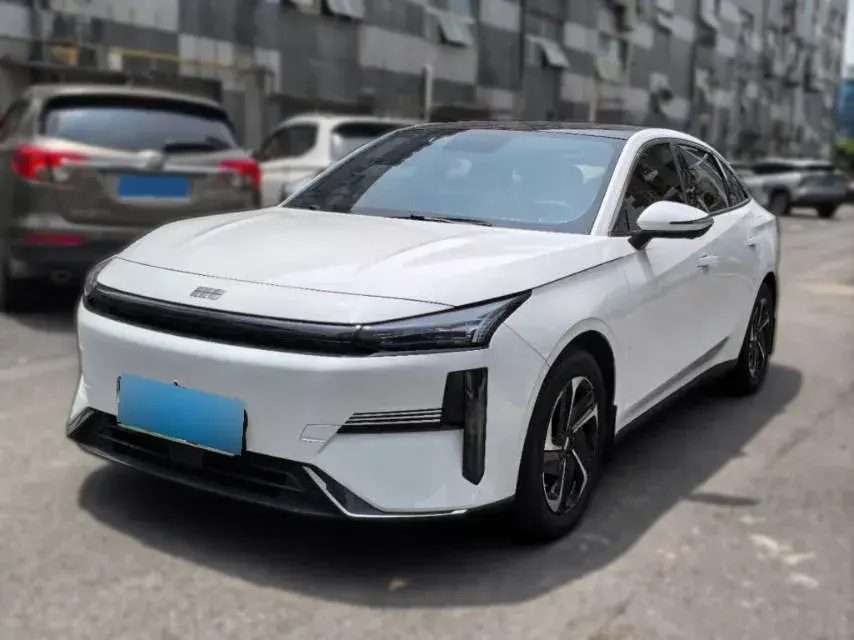 2023 Geely Galaxy L6 1.5T 163HP L4 3DHT PHEV