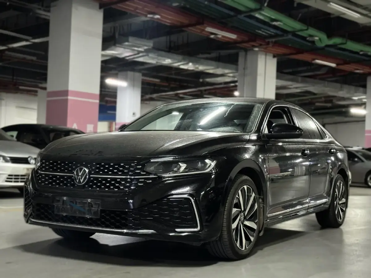 2023 Volkswagen Passat 2.0T 186HP L4 7DCT