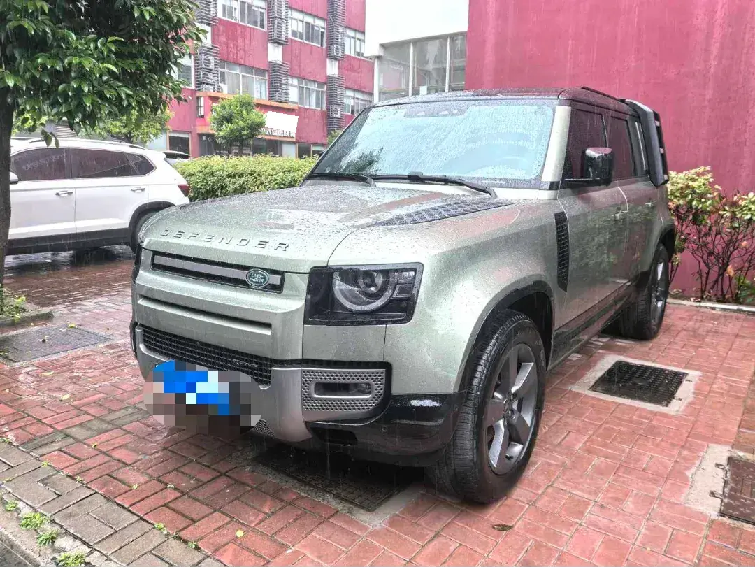 2023 Land Rover Defender 2.0T 300HP L4 8AT