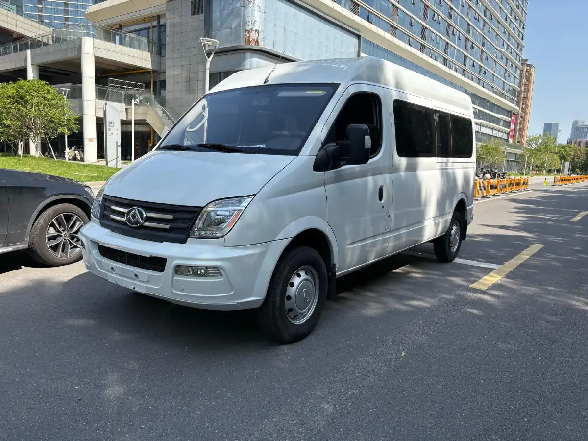 2023 MAXUS XinTu V80 2.0T 127HP L4 6AMT