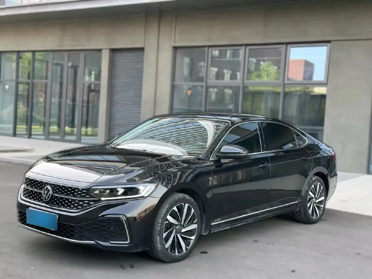 2022 Volkswagen Passat 2.0T 186HP L4 7DCT