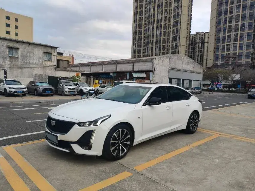 2022 Cadillac CT5 2.0T 237HP L4 10AT