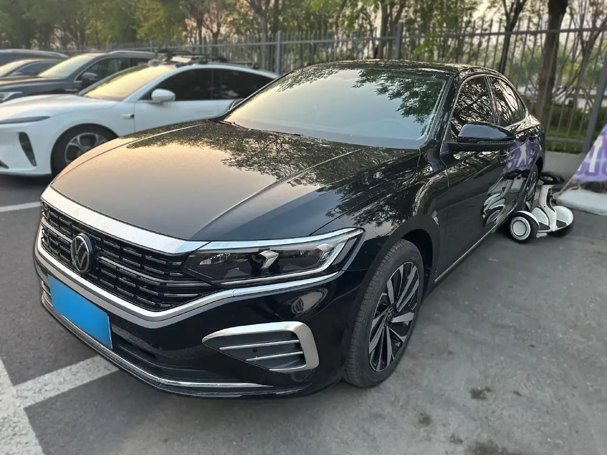 2024 Volkswagen Passat 2.0T 220HP L4 7DCT