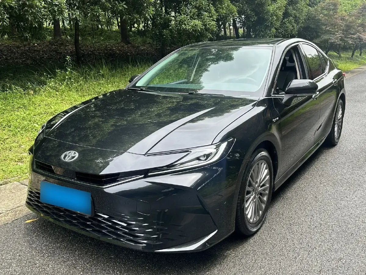 2024 Toyota Camry 2.0L 152HP L4 E-CVT Hybrid