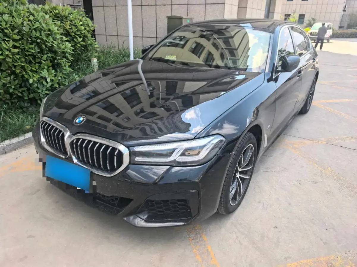 2022 BMW 5 Series 2.0T 184HP L4 8AT