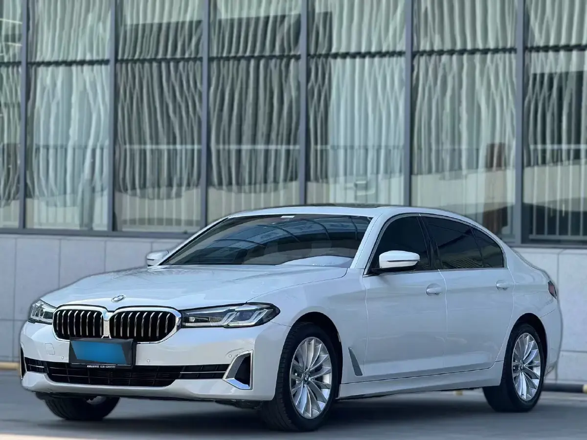 2022 BMW 5 Series 2.0T 184HP L4 8AT