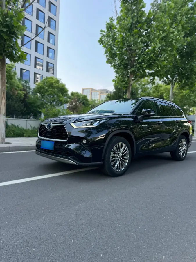 2022 Toyota Highlander 2.5L 192HP L4 E-CVT Hybrid