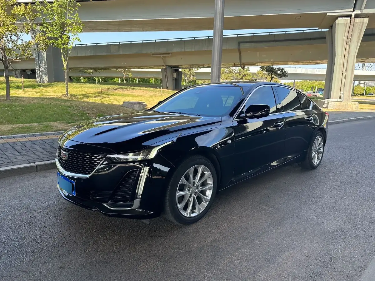 2022 Cadillac CT5 2.0T 237HP L4 10AT